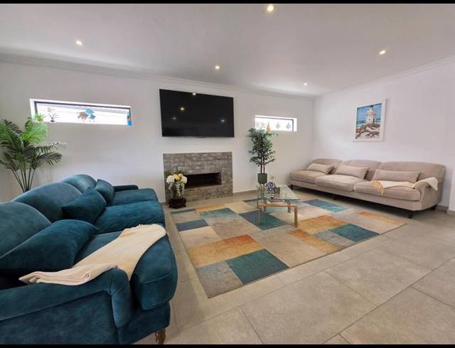 4 BEDROOM HOUSE FOR SALE IN SHELLEY POINT